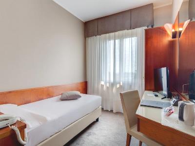 bedroom - hotel best western turismo - verona, italy