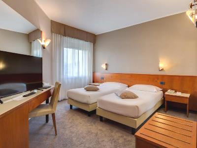 bedroom 4 - hotel best western turismo - verona, italy