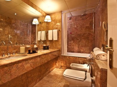 bathroom - hotel leon d'oro - verona, italy