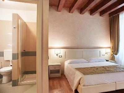 bedroom 1 - hotel albergo mazzanti - verona, italy