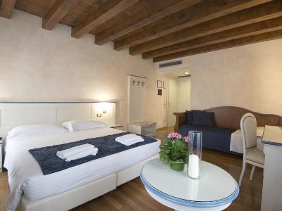 bedroom 4 - hotel albergo mazzanti - verona, italy