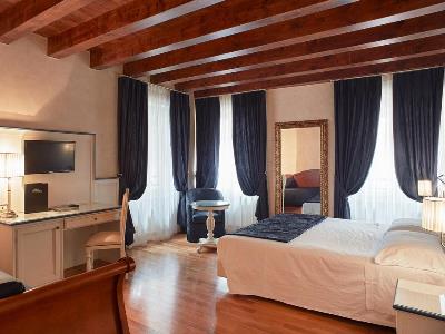 bedroom 5 - hotel albergo mazzanti - verona, italy