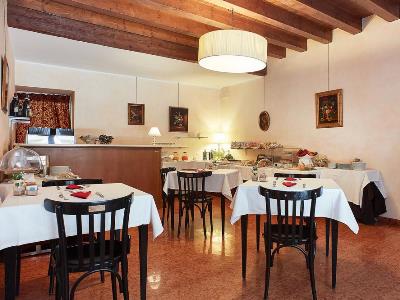 breakfast room - hotel albergo mazzanti - verona, italy