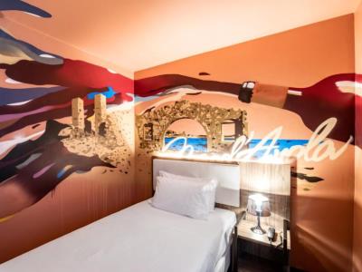 bedroom - hotel muraless art - verona, italy