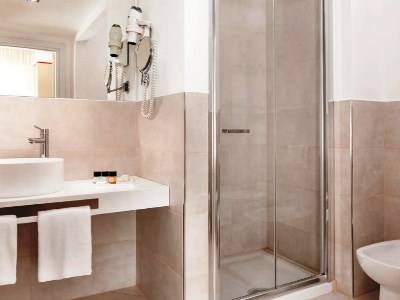bathroom - hotel sina astor - viareggio, italy