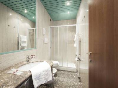 bathroom - hotel alfa fiera - vicenza, italy