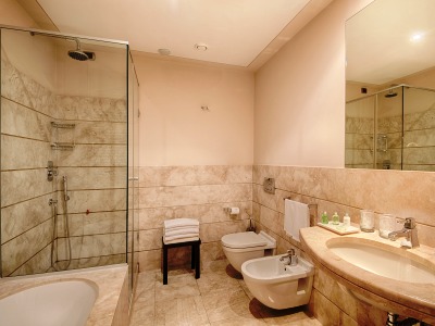 bathroom - hotel grand hotel palazzo - livorno, italy