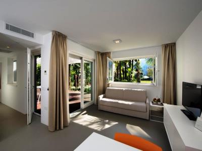bedroom 6 - hotel du lac et du parc grand resort - riva del garda, italy