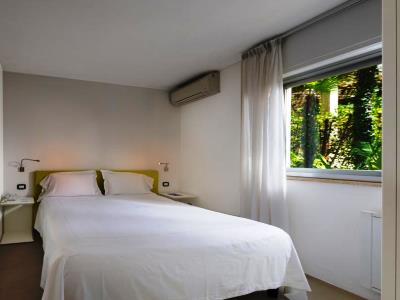 bedroom 2 - hotel du lac et du parc grand resort - riva del garda, italy