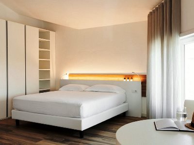 bedroom - hotel toscana charme resort - tirrenia, italy