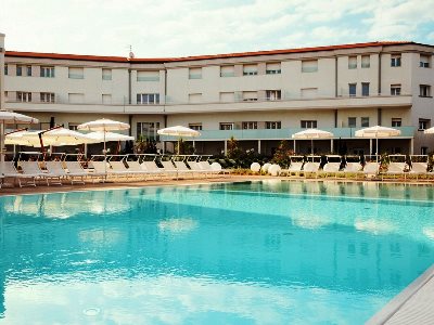 outdoor pool - hotel toscana charme resort - tirrenia, italy