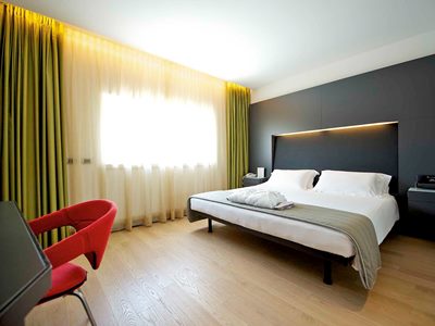 bedroom - hotel mercure nerocubo - rovereto, italy
