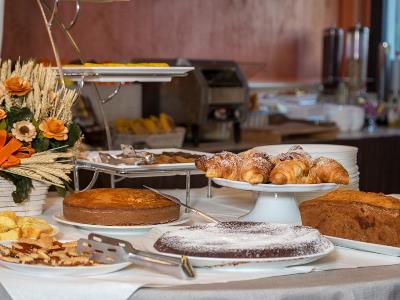 breakfast room - hotel grande albergo - sestri levante, italy