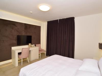 bedroom - hotel m2 - campi bisenzio, italy