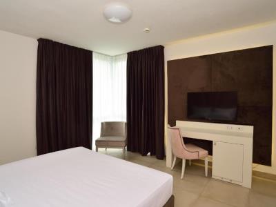 bedroom 2 - hotel m2 - campi bisenzio, italy