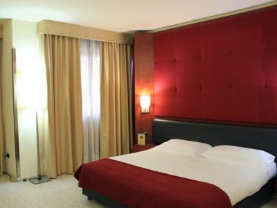 bedroom - hotel mediterraneo palace - ragusa, italy