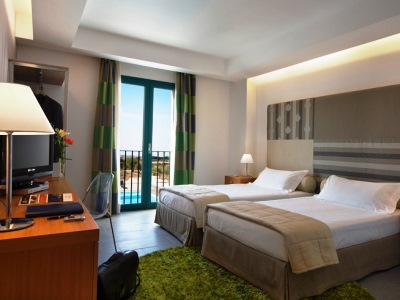 bedroom - hotel poggio del sole resort - ragusa, italy