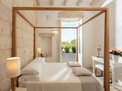 bedroom - hotel masseria mongio dell'elefante - otranto, italy