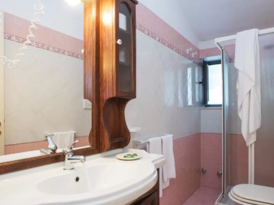 bathroom - hotel masseria panareo - otranto, italy