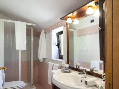 bathroom 1 - hotel masseria panareo - otranto, italy