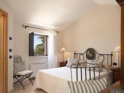 bedroom 5 - hotel masseria panareo - otranto, italy