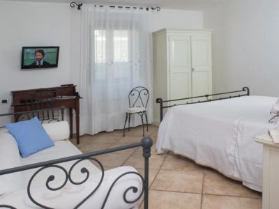 bedroom 8 - hotel masseria panareo - otranto, italy