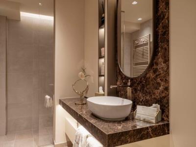 bathroom - hotel bellerive lifestyle - salo, italy