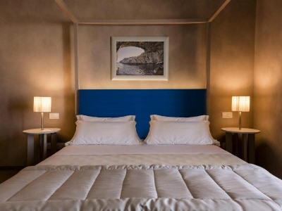 bedroom - hotel cala ponte - polignano a mare, italy