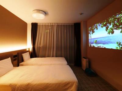 bedroom - hotel henn na hotel kansai airport - izumisano, japan