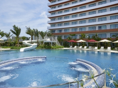 outdoor pool - hotel hilton okinawa chatan resort - okinawa island, japan