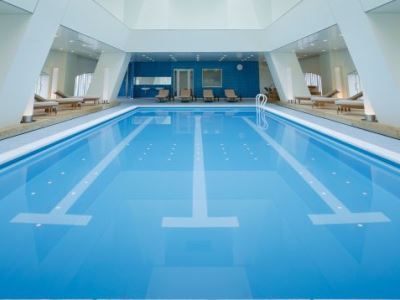 indoor pool - hotel hyatt regency tokyo - tokyo, japan