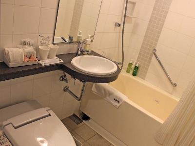 bathroom - hotel gracery ginza - tokyo, japan