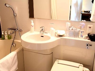 bathroom - hotel gracery tamachi - tokyo, japan