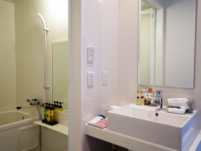 bathroom 2 - hotel la'gent hotel osaka bay - osaka, japan
