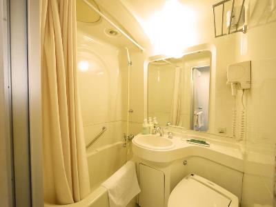 bathroom - hotel route-inn sapporo kitayojo - sapporo, japan