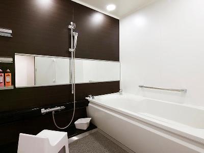 bathroom 1 - hotel kyoto tower - kyoto, japan