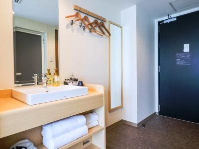 bathroom - hotel henn na hotel kyoto hachijoguchi ekimae - kyoto, japan