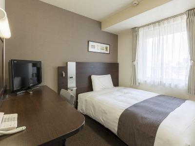 bedroom - hotel comfort hotel yokohama kannai - yokohama, japan