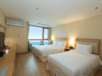 bedroom 1 - hotel ocean suite - jeju, south korea