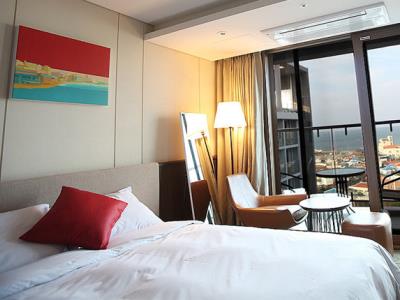deluxe room - hotel ramada by wyndham jeju hamdeok - jeju, south korea