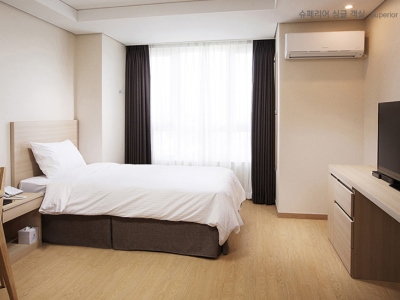 bedroom 1 - hotel crown harbor - busan, south korea