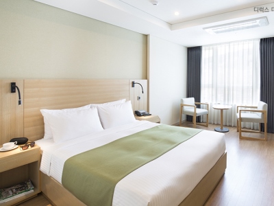bedroom 5 - hotel crown harbor - busan, south korea