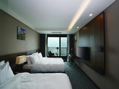 bedroom - hotel ramada gangwon sokcho - sokcho, south korea