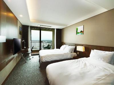 bedroom 1 - hotel ramada gangwon sokcho - sokcho, south korea