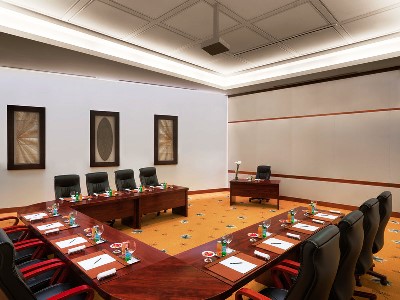 conference room - hotel jumeirah messilah beach hotel and spa - kuwait city, kuwait