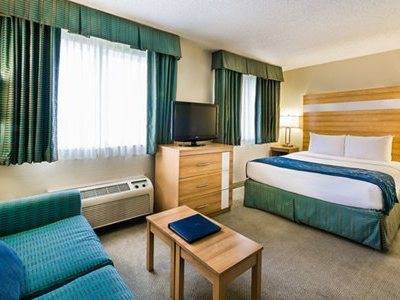 bedroom - hotel hampton by hilton grand cayman - grand cayman, cayman islands