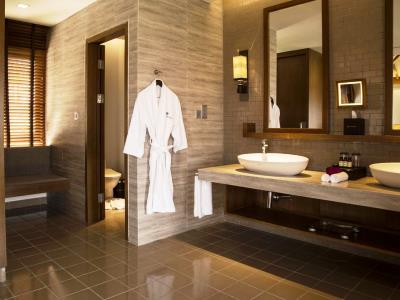 bathroom 2 - hotel pullman luang prabang - luang prabang, laos