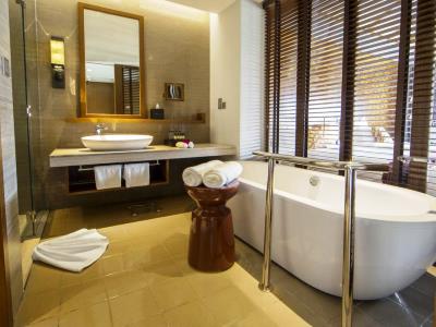 bathroom 1 - hotel pullman luang prabang - luang prabang, laos