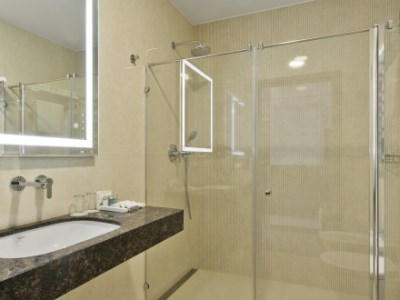 bathroom - hotel congress avenue - vilnius, lithuania