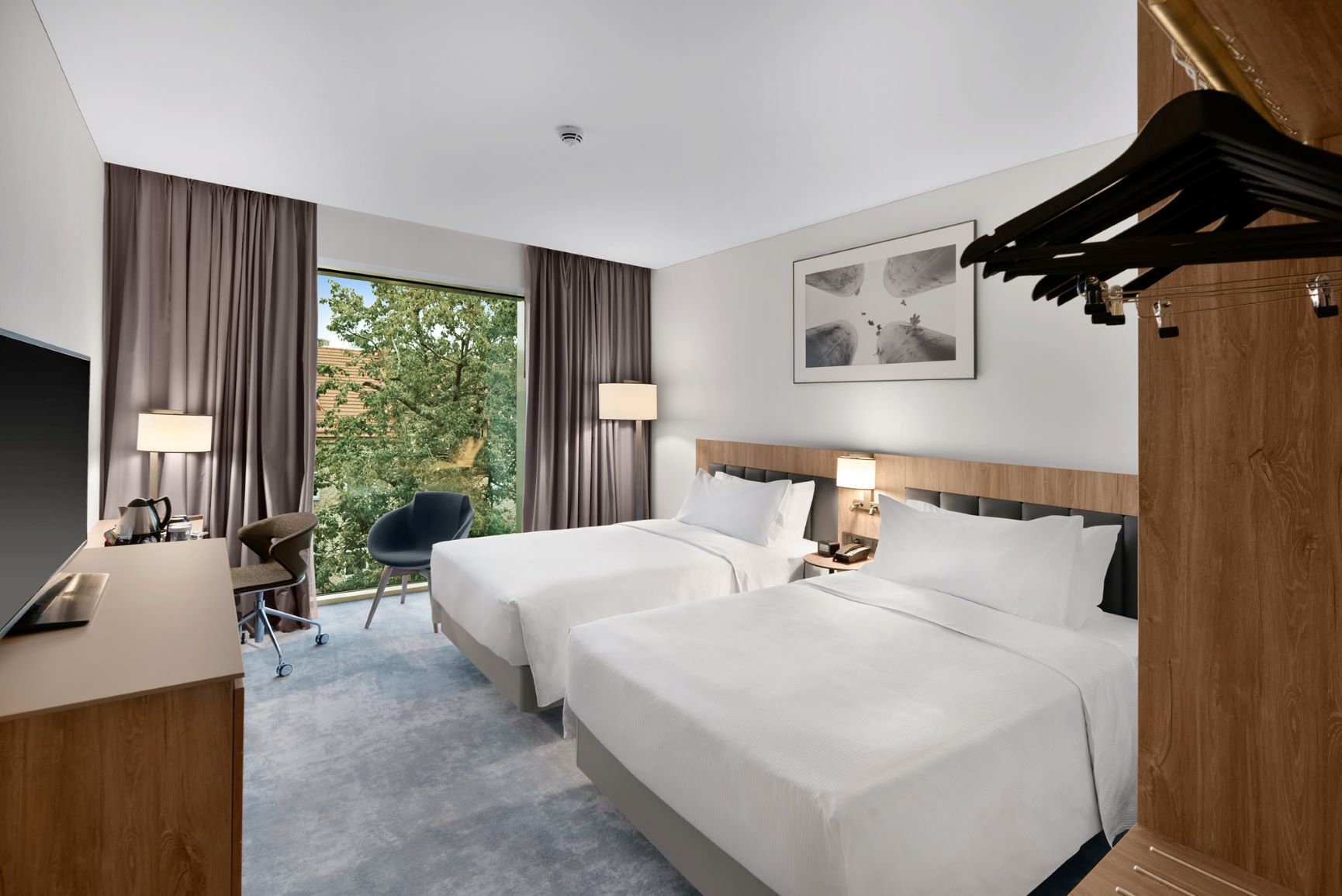 standard bedroom 1 - hotel hilton garden inn vilnius city centre - vilnius, lithuania
